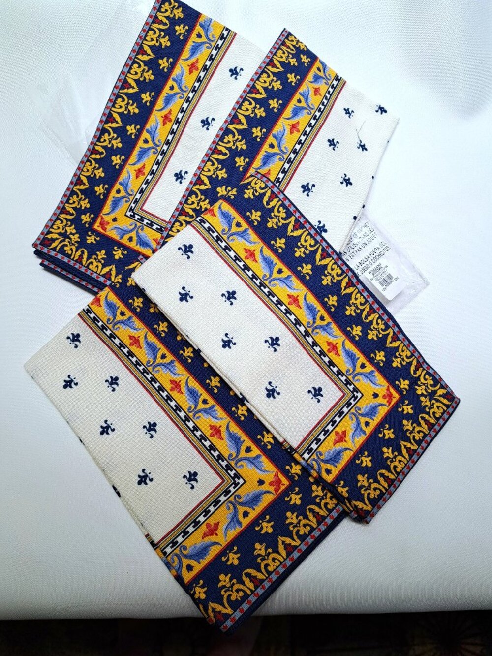 4 WILLIAM SONOMA NAPKINS BLUE WHITE RED YELLOW DESIGN NWT 20" X 20" ITALY